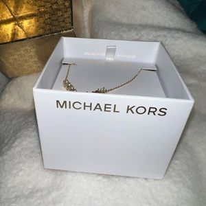 BRAND NEW never worn/ open michael kors necklace